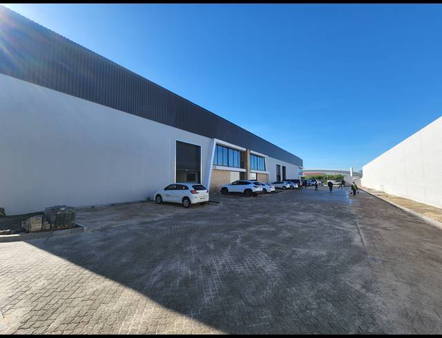 761M² WAREHOUSE TO LET IN STIKLAND INDUSTRIAL